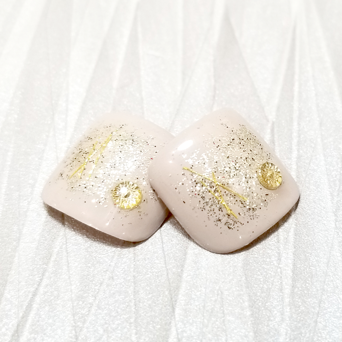【With Double-Sided Tape, Free Shipping】Adult Beige × Glitter Art Nail Tips for Feet, Pedicure Tips flch0009