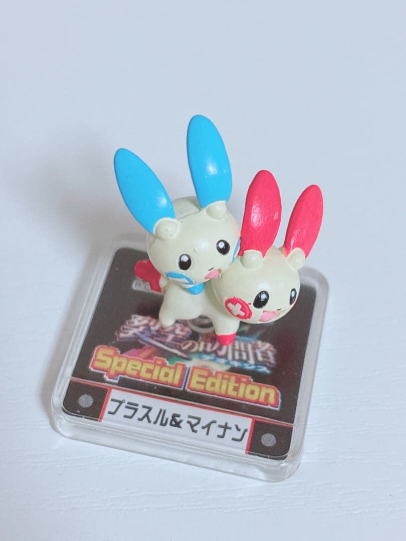 Pokemon Full Color Advance Pokedex Figure Plusle & Minun