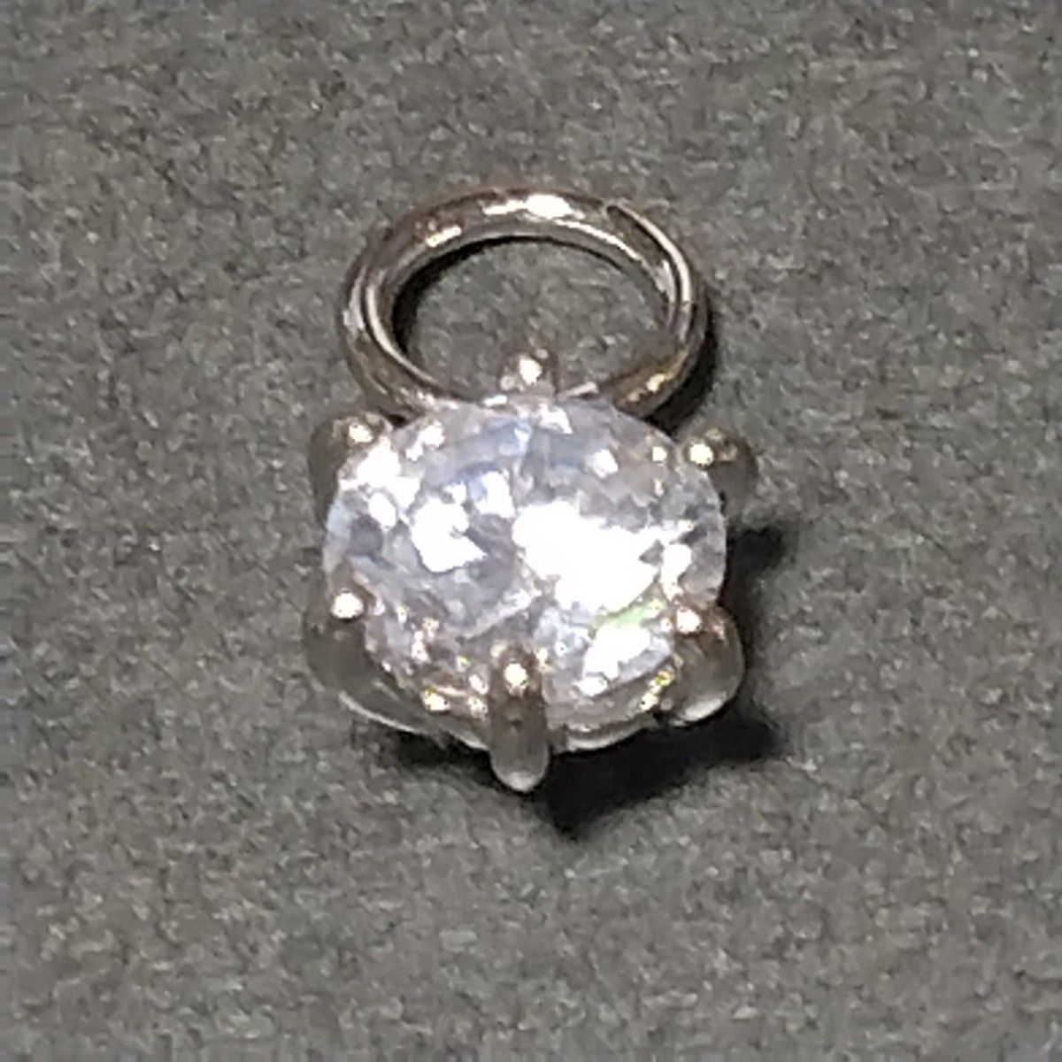 水晶玻璃0.8ct吊坠,0.6g