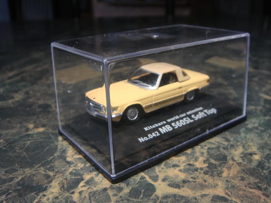Kitara World Car No. 042 Mercedes-Benz 560SL Soft Top 1/72