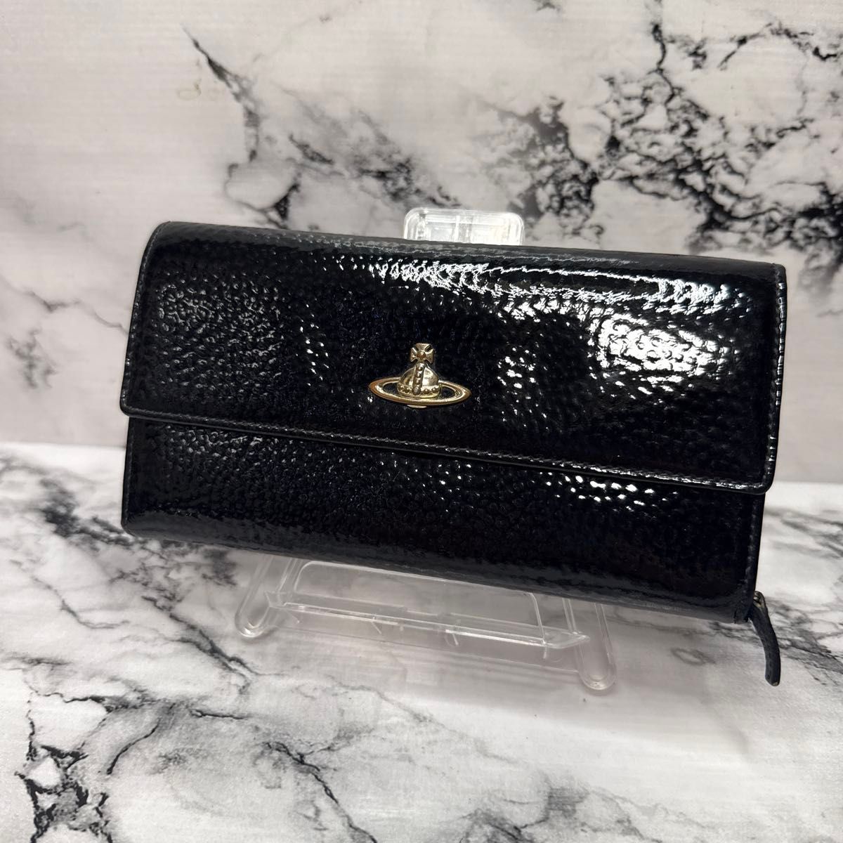(Excellent condition) Extremely popular Vivienne Westwood long wallet, all-leather, enamel, orb design, L-shaped zipper. Perfect as a gift.