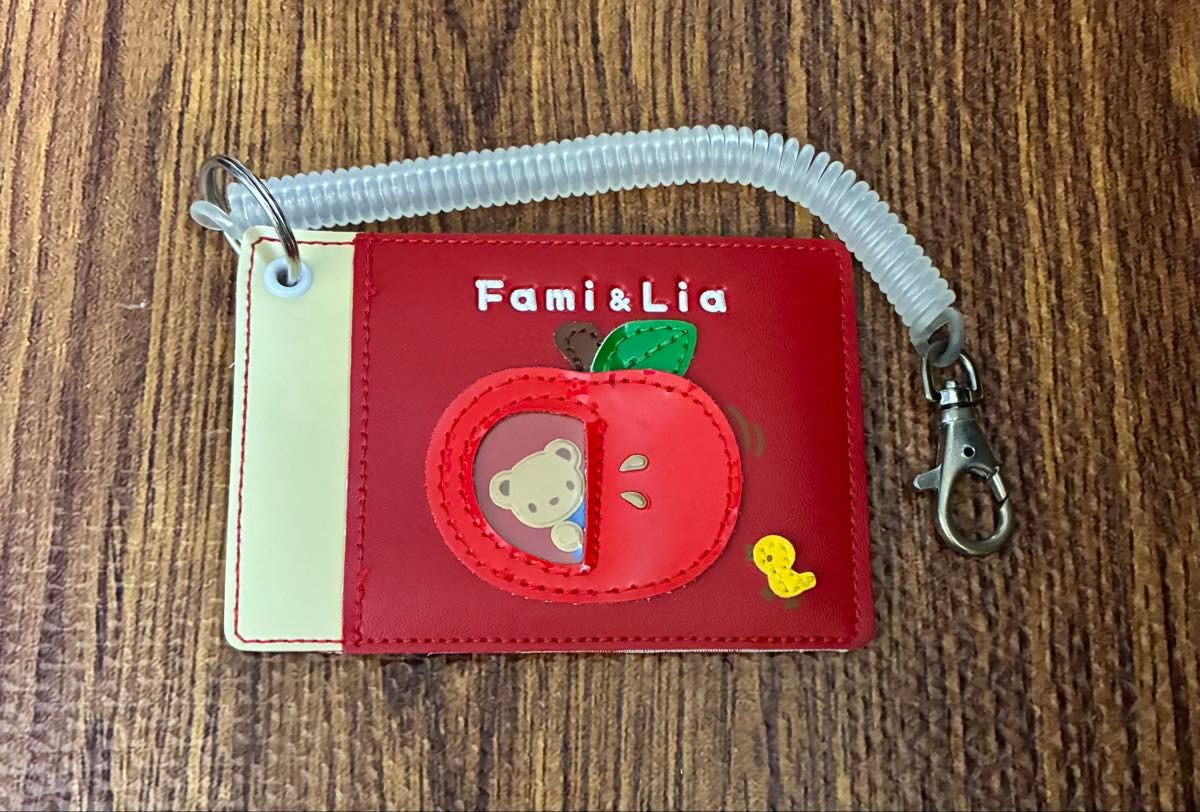 法米莉亚　familiar 通行证套 定期票夹 苹果 红色 带挂绳