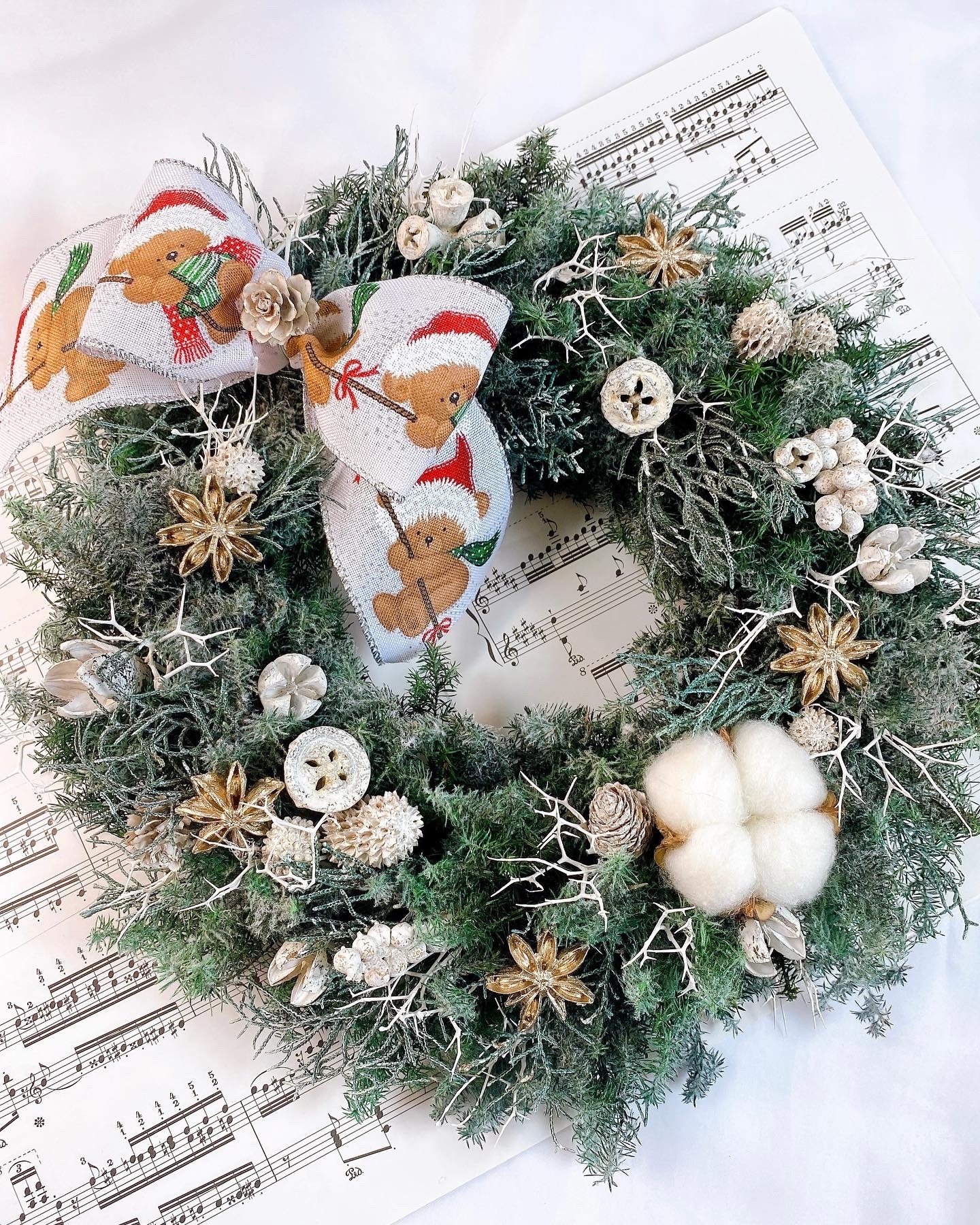 【圣诞花环】。* ❅☃︎❄豪华白色布置熊圣诞老人的白色丝带❤壁挂装饰礼物。