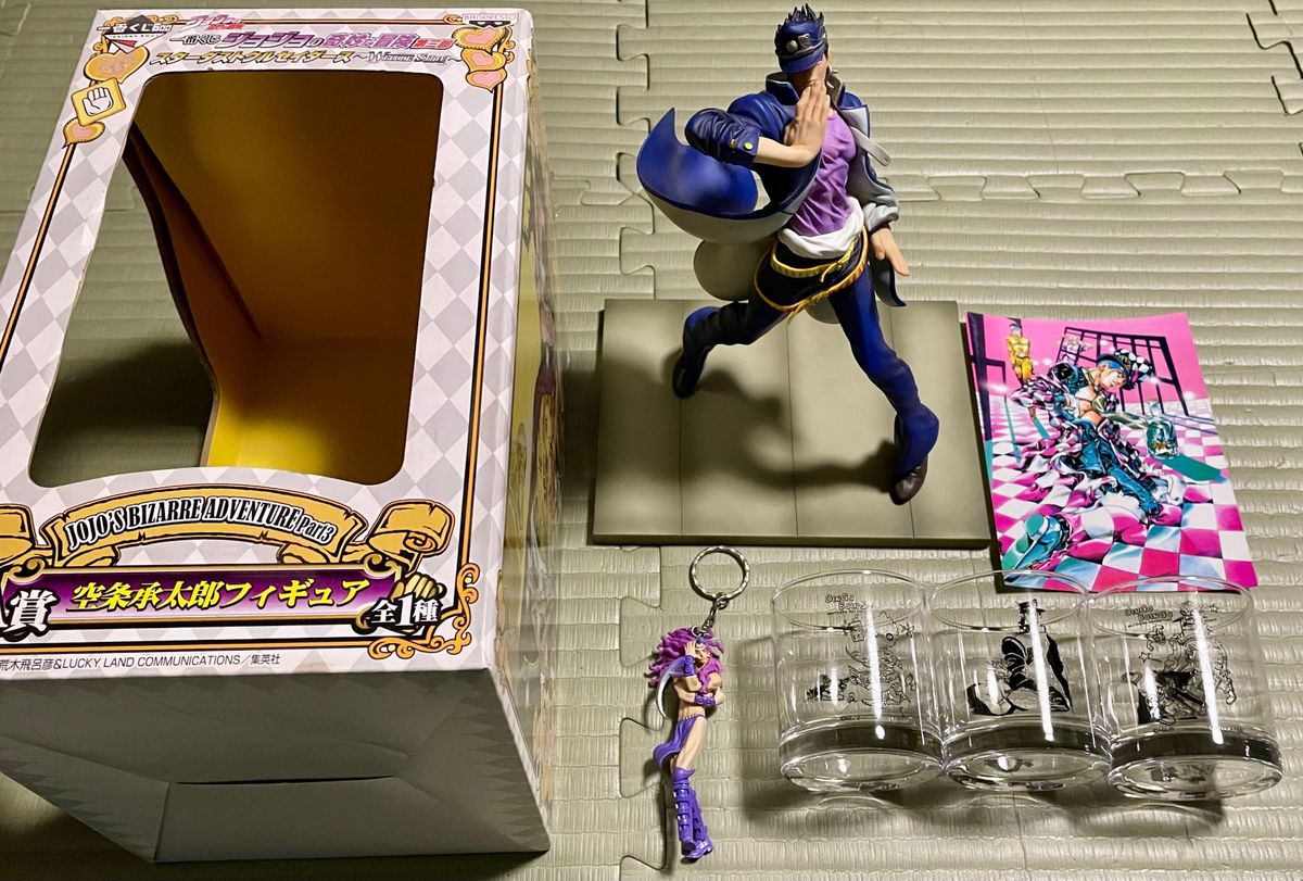 《JOJO的奇妙冒险》相关周边 丰富套装:手办、玻璃杯、钥匙扣、应援卡,第二部、第三部,空条承太郎,一番赏