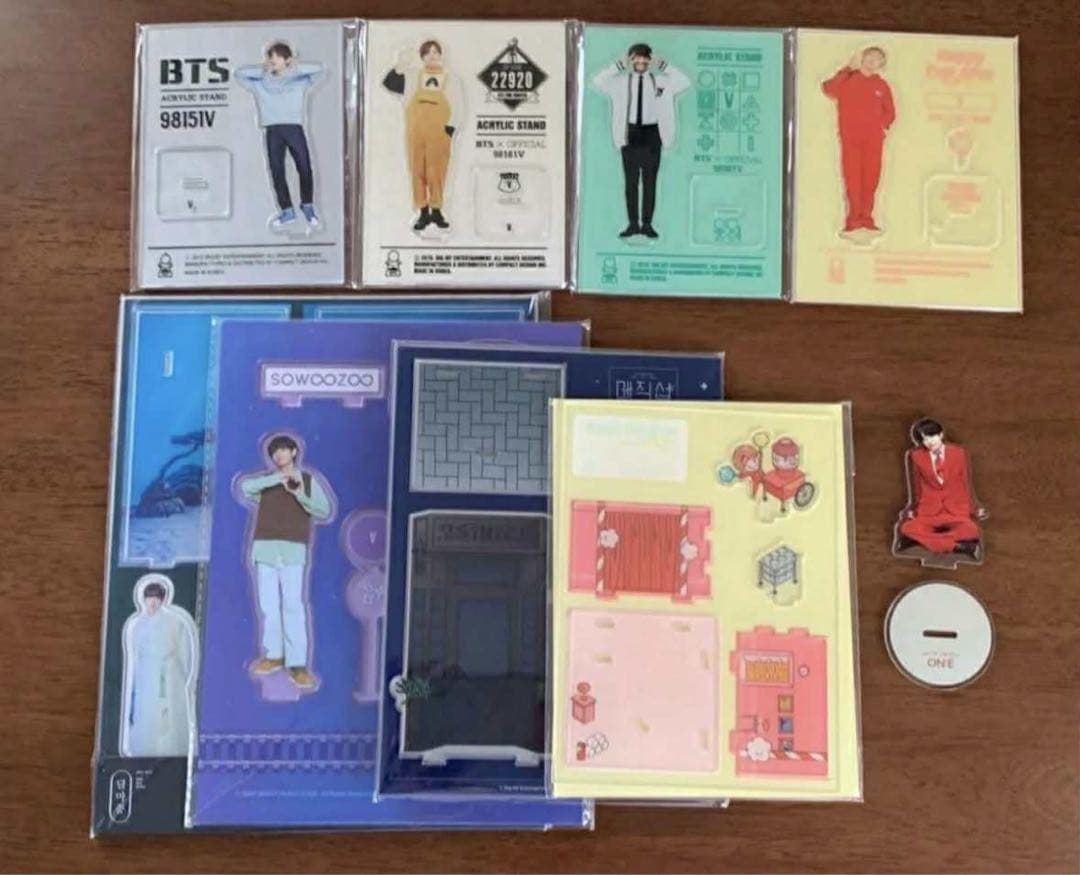 BTS Taehyung, TaeTae, V Official Acrylic Stand 9-Piece Set