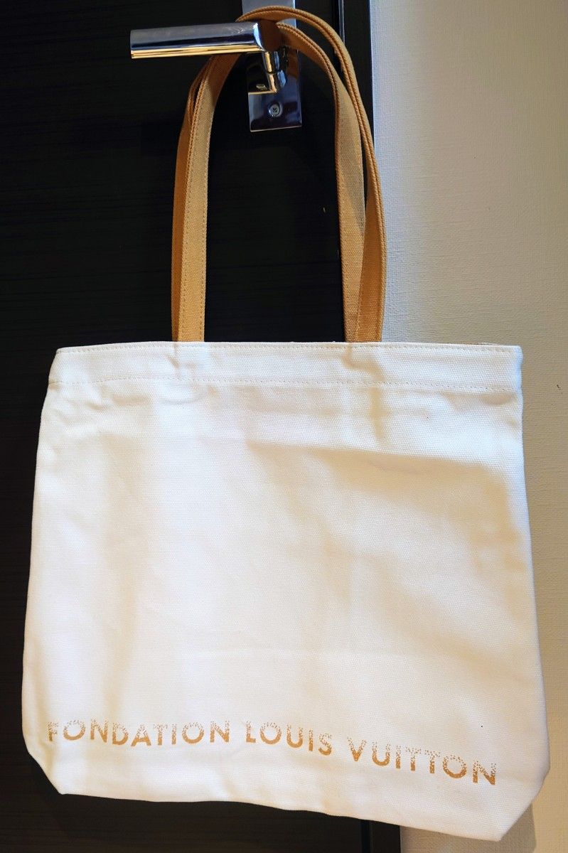 LOUIS VUITTON Foundation Louis Vuitton Museum Tote Bag White