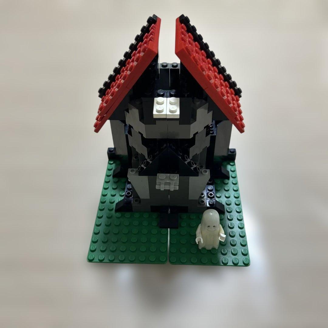 LEGO Castle Series Ghost House with Minifigure