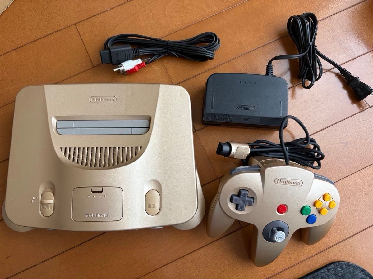 任天堂 NINTENDO64 主机,附金色手柄,另赠《风来之西林2》