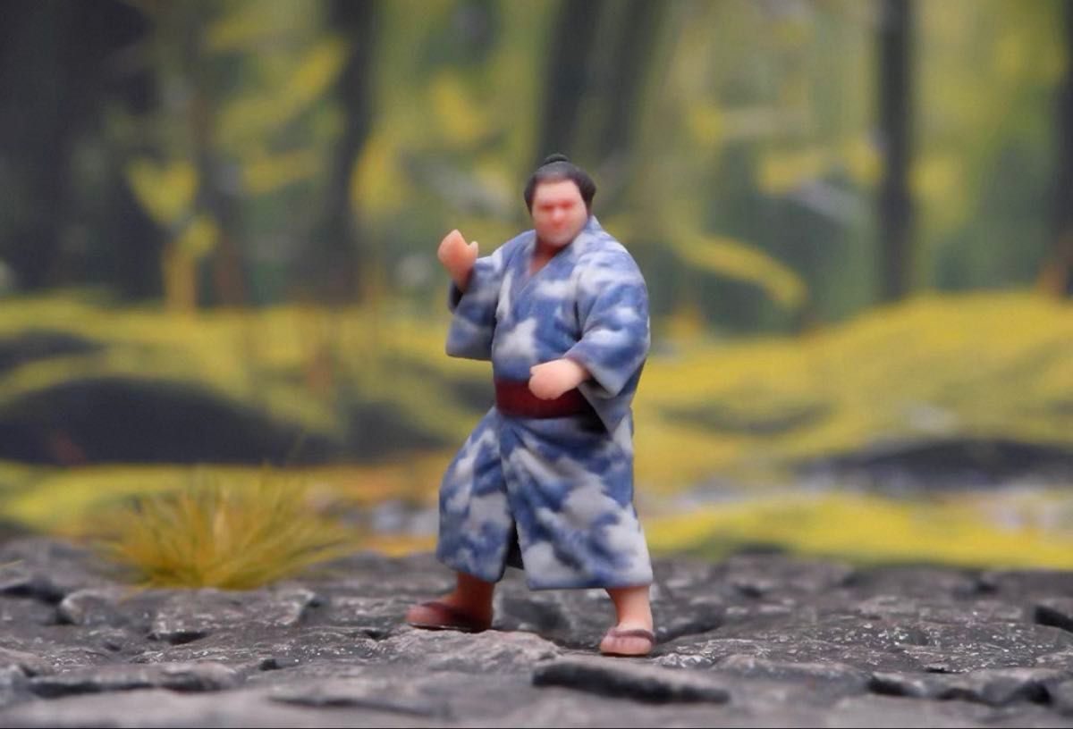 1/64 Sumo Wrestler Miniature Figure in Yukata