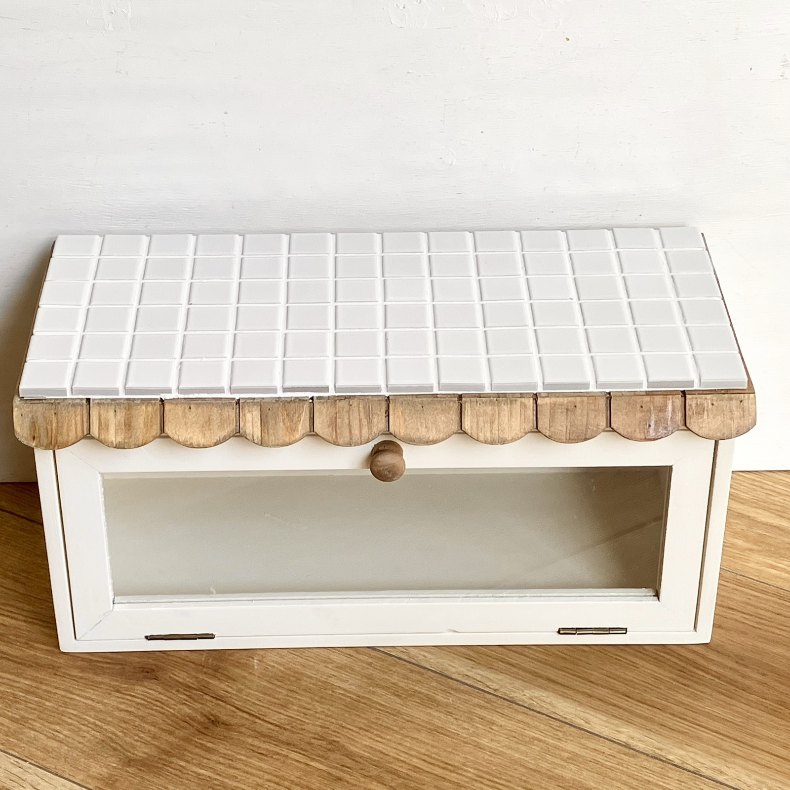 白色玻璃柜 可爱房屋屋顶造型收纳家具