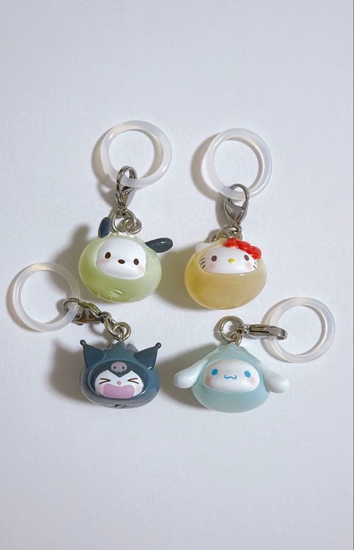 Sanrio Character “Manmeji” Badge Accessories: Hello Kitty, Kuromi, Cinnamoroll, Pochacco
