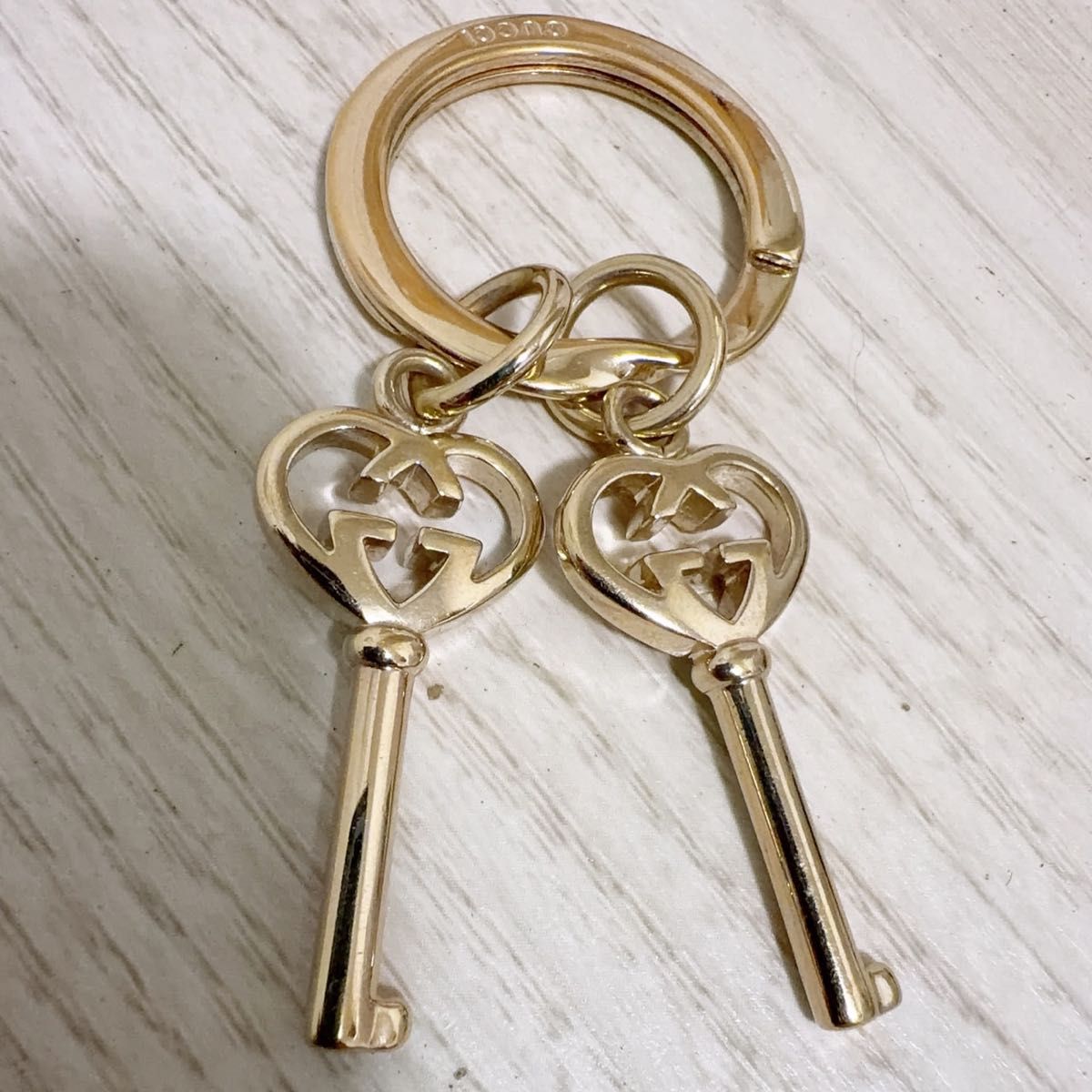 《美品》GUCCI(グッチ)キーリング ダブルハートキー