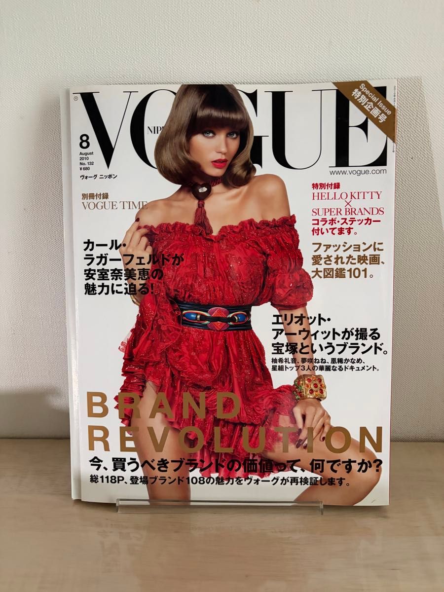 《Vogue NIPPON》2010年8月号 第132期 安室奈美惠 卡尔·拉格斐 埃利奥特·阿维特