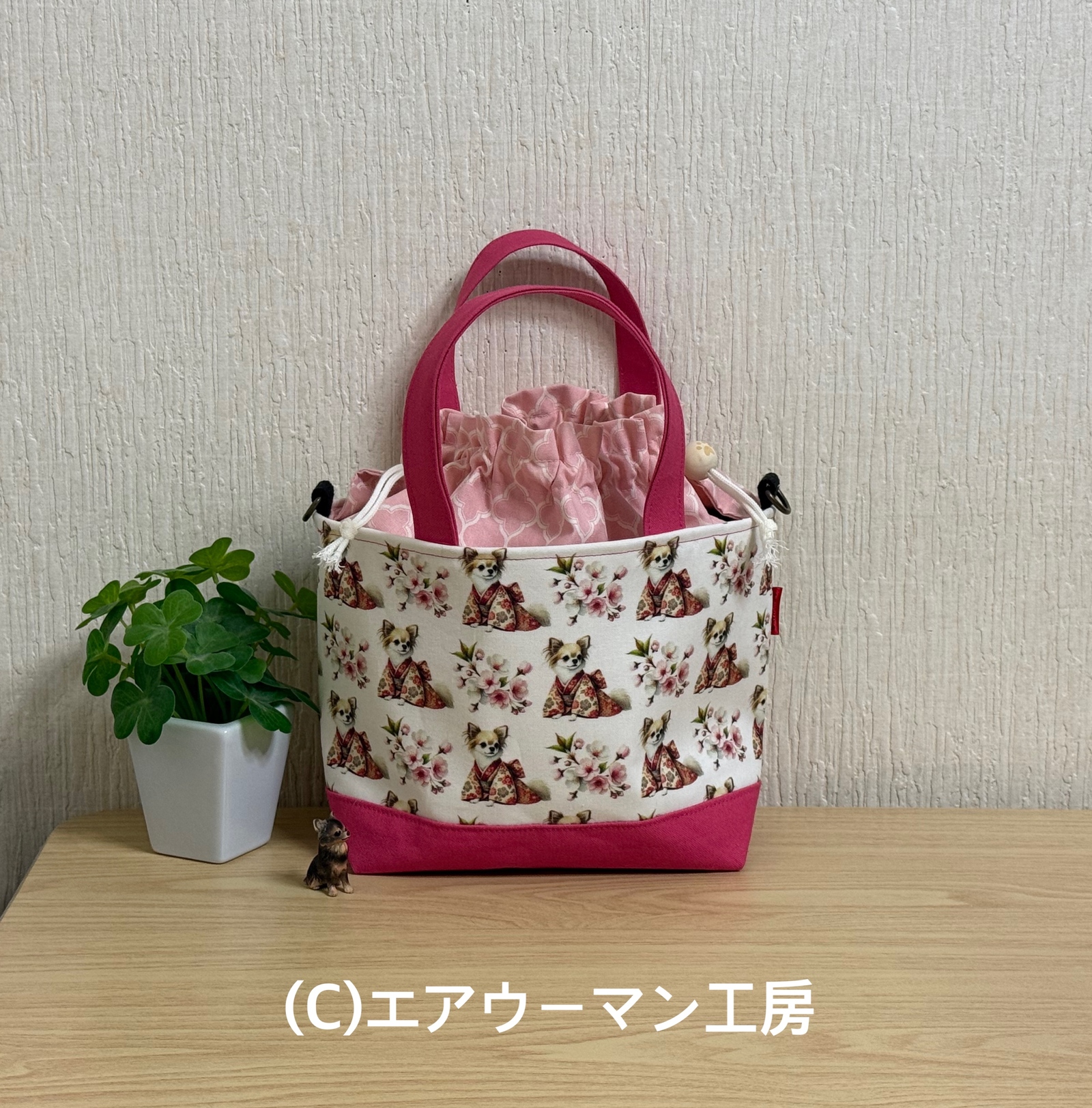🌸身穿和服长款外套的吉娃娃与樱花进口面料及粉色11号帆布制成的抽绳口迷你托特包
