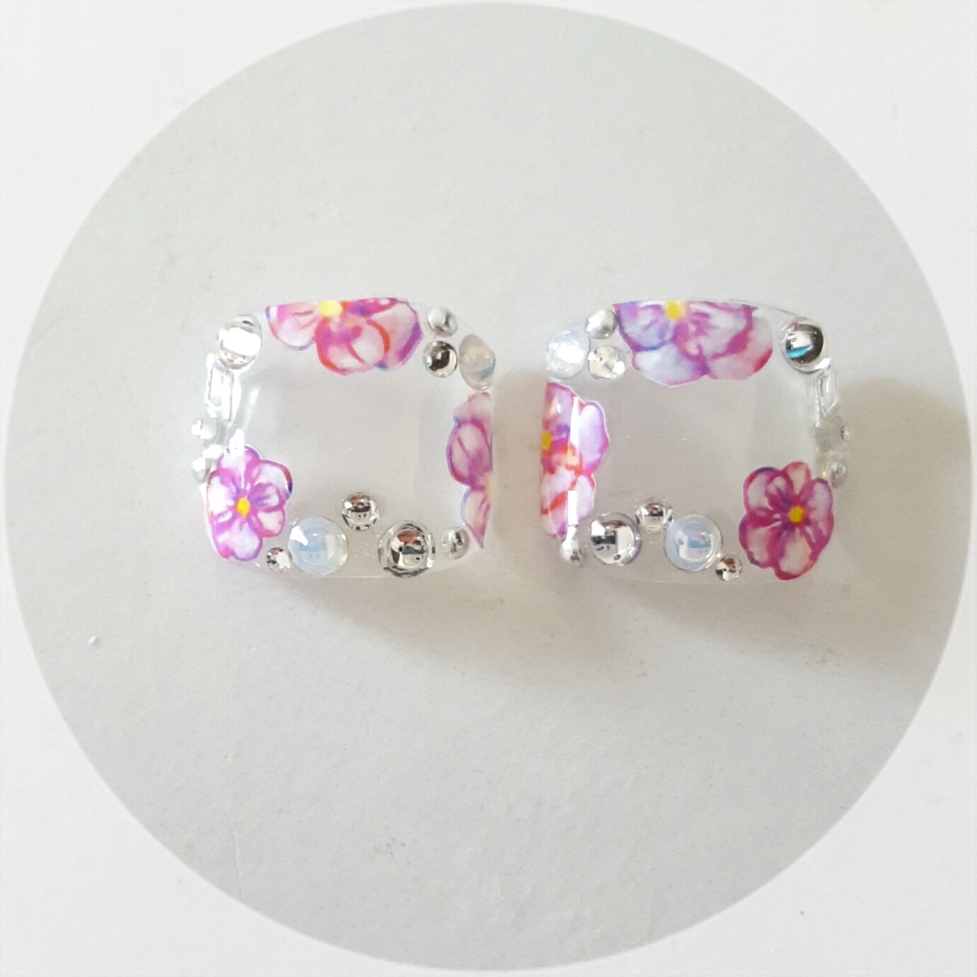 Floral border nail art for the big toe, pink