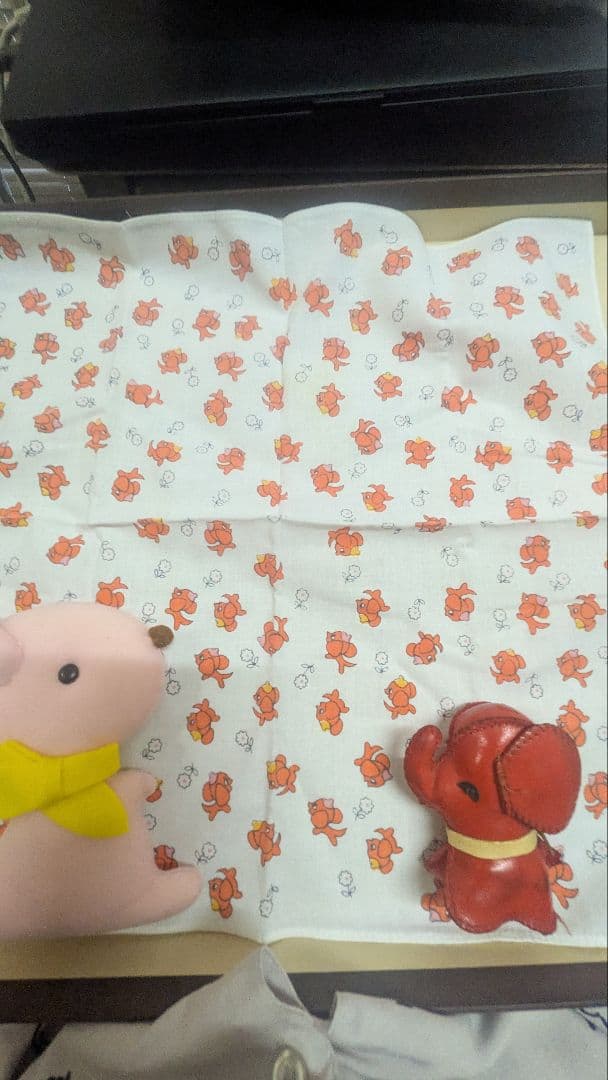 昭和レトロ 赤い犬柄ハンカチ(記名あり)、ぬいぐるみセット