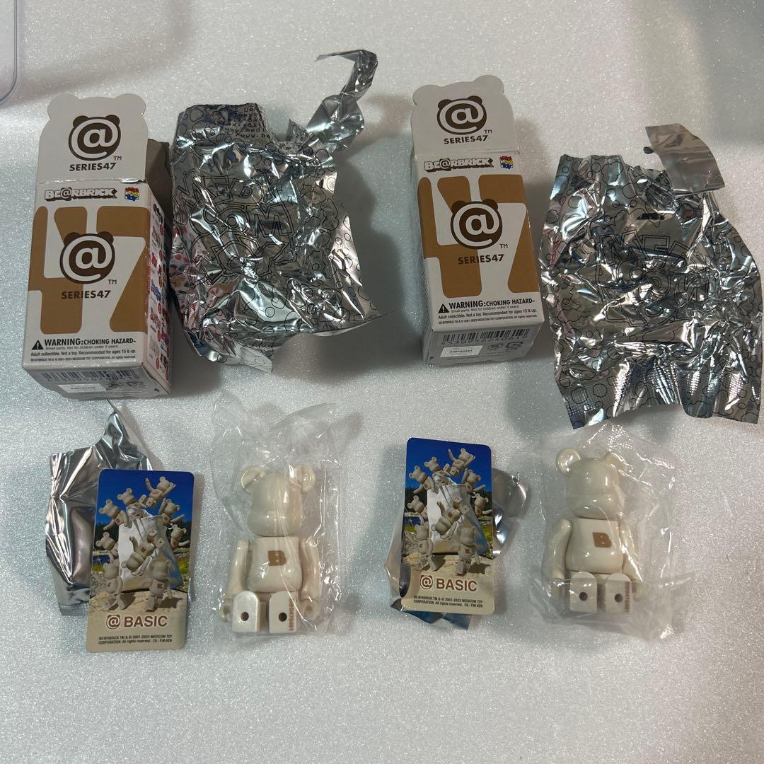 BE@RBRICK 47 BASIC 100% BE@RBRICK 套装 B 卡片