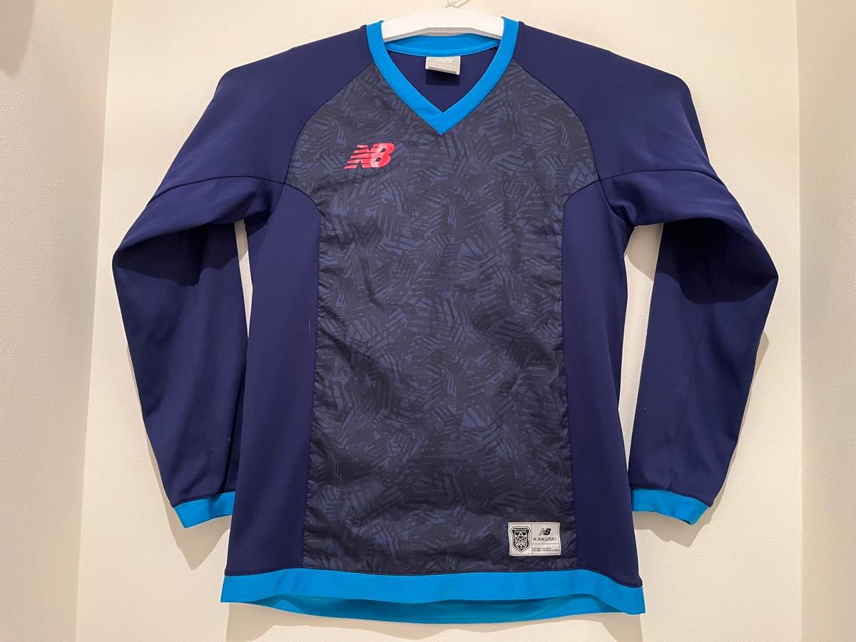 ニューバランス KAKUSEI 長袖 Vネック トレーナー（Sサイズ）サッカートレーニングウェア New Balance