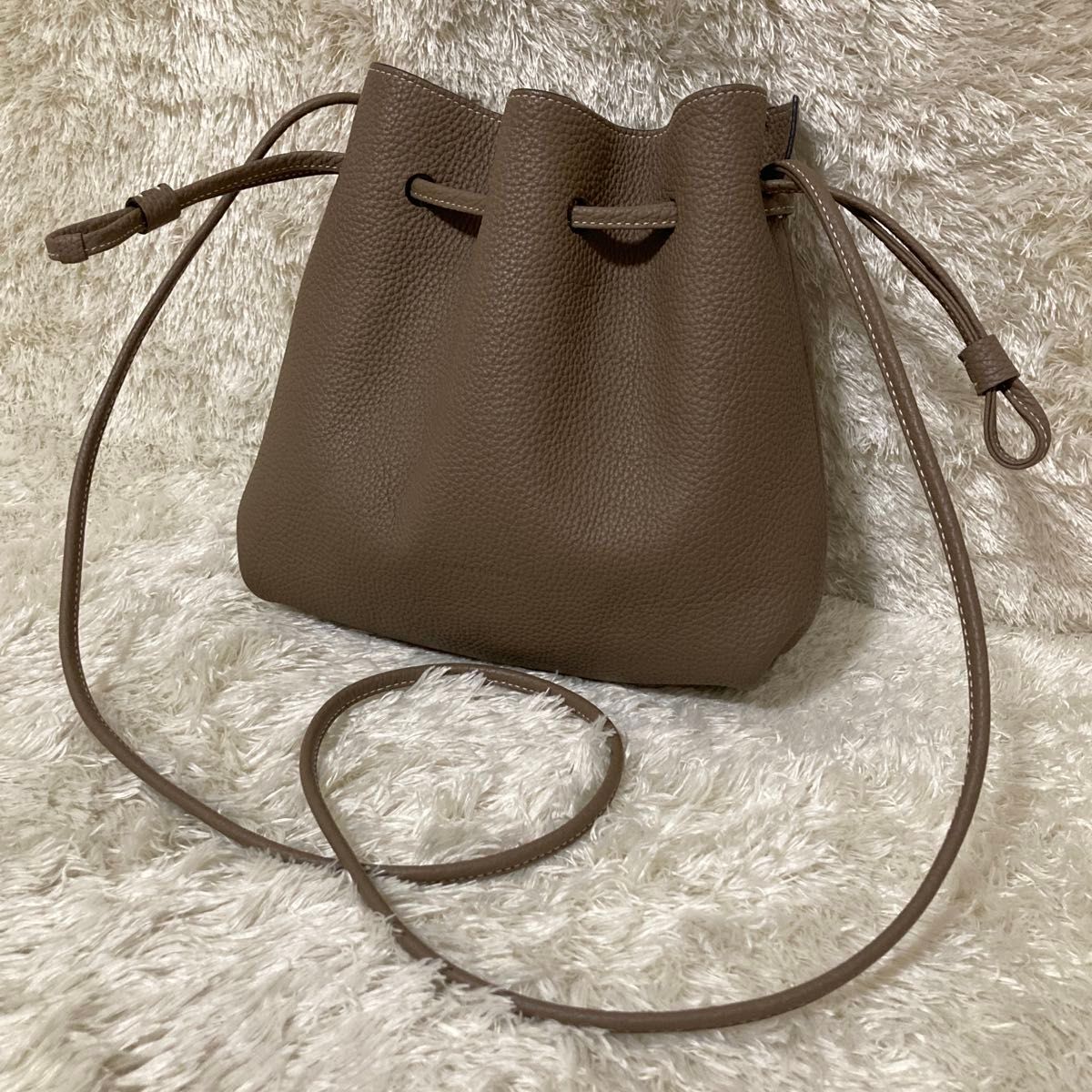 極美品 BONAVENTURA レザー 巾着 ノアショルダーバッグ グレージュ