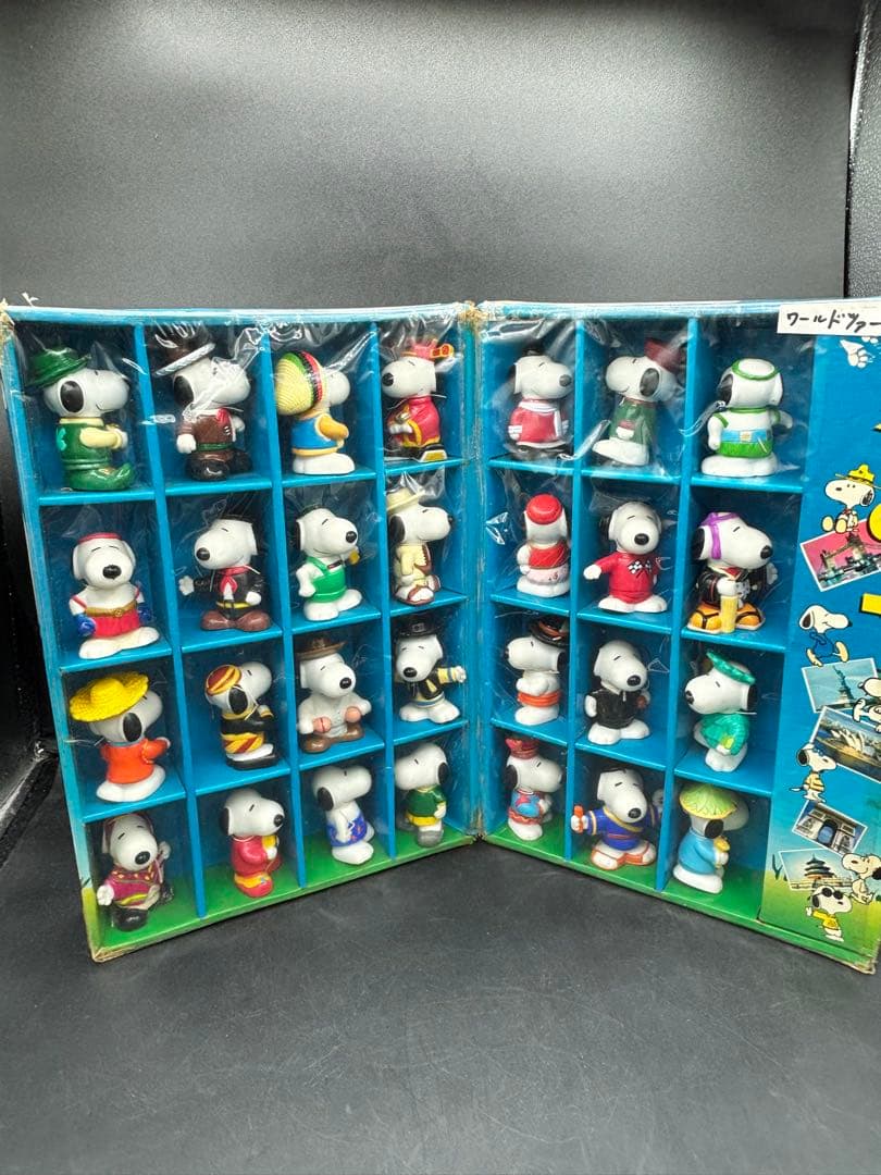 Happy Set Snoopy Figure World Tour 2