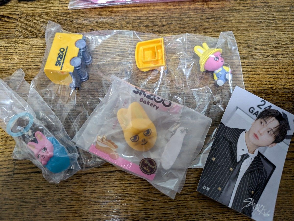 Stray Kids SKZOO Twice School Bus Figure Solo Camping Bakery Charm Runit Fan Club Lottery Sticker