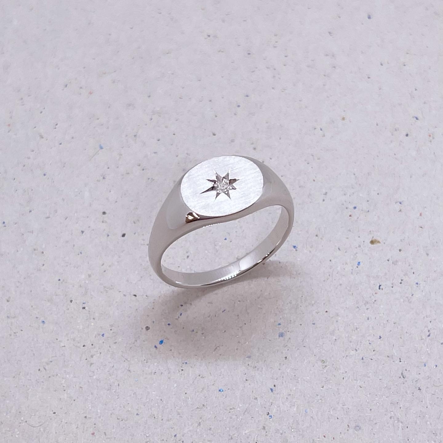带钻石的签名戒指(圆形,银色)SV925 铂金 K10 戒指 对戒 刻字 情侣款 星形 雕金