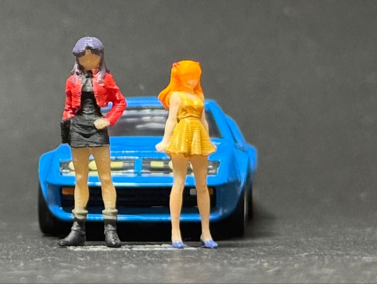 1/64 Diorama Figures 2-Piece Set Female Mini Car Scene Parts