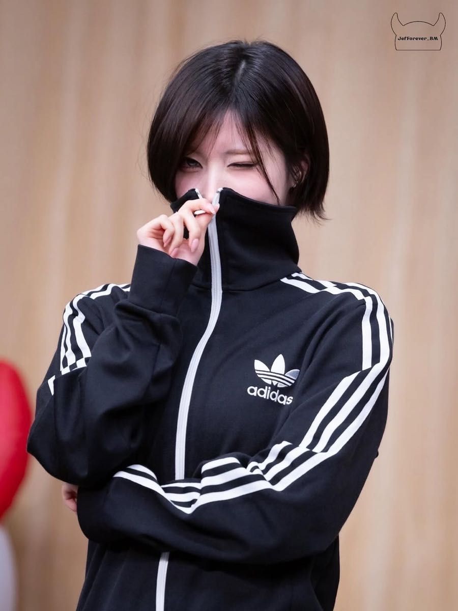 BABYMONSTER 阿萨穿着款 Adidas Originals 黑色三叶草S号贝肯鲍尔韩国产运动夹克