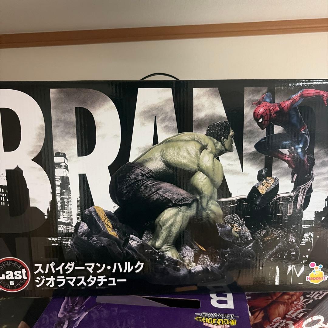 Spider-Man & Hulk Diorama Statue Last One Prize