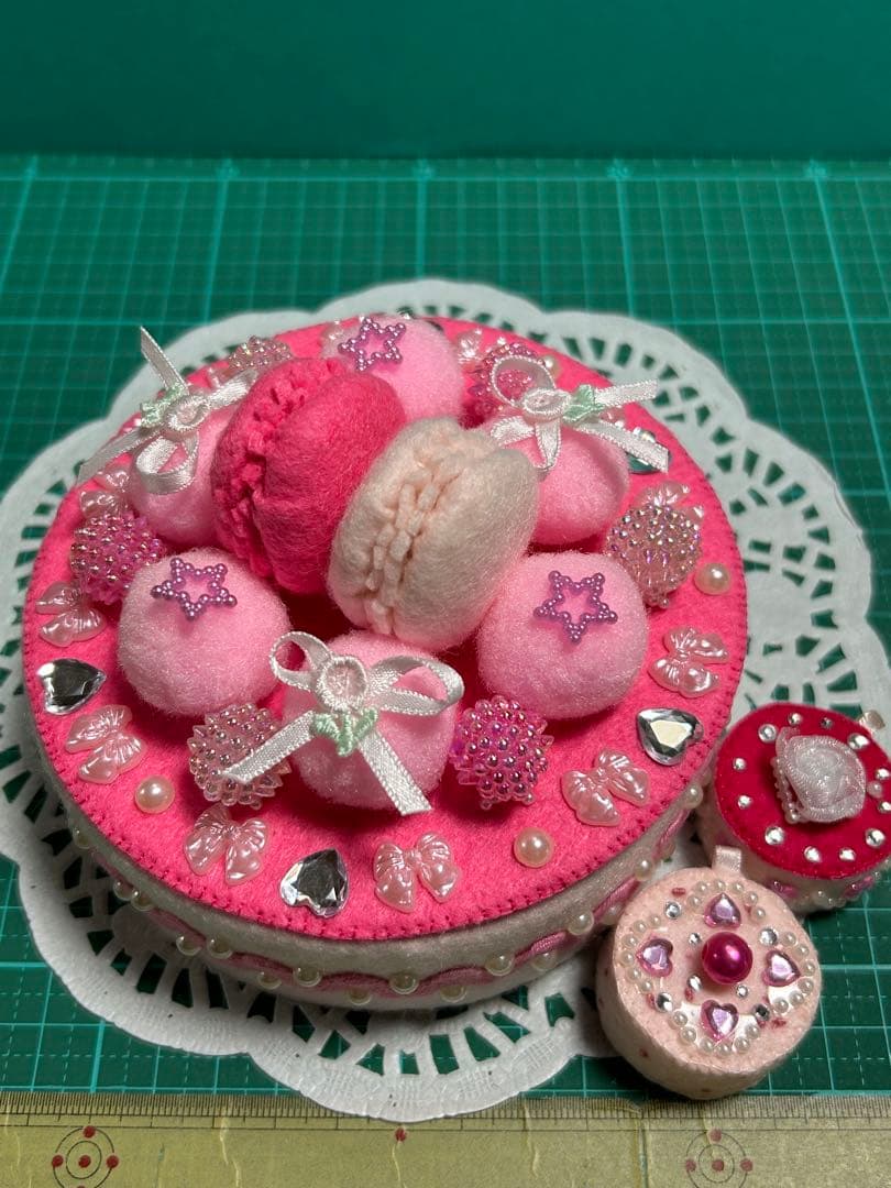 Felt Cake Small Storage and Charm Top (Pink)