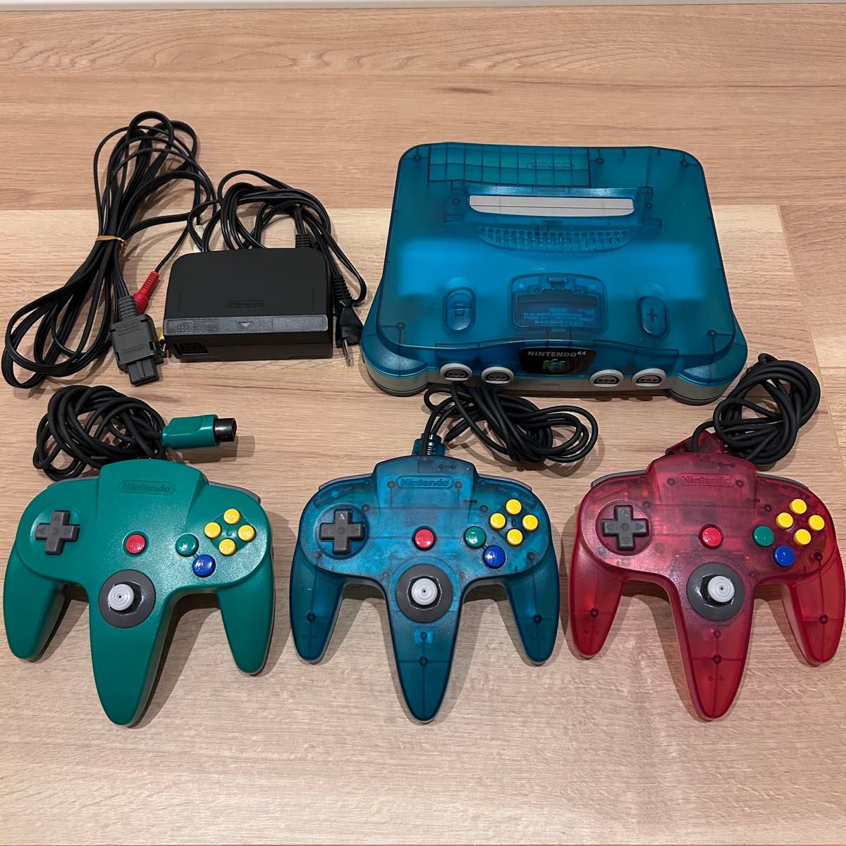 任天堂 NINTENDO64 主机 透明蓝 配三只手柄套装