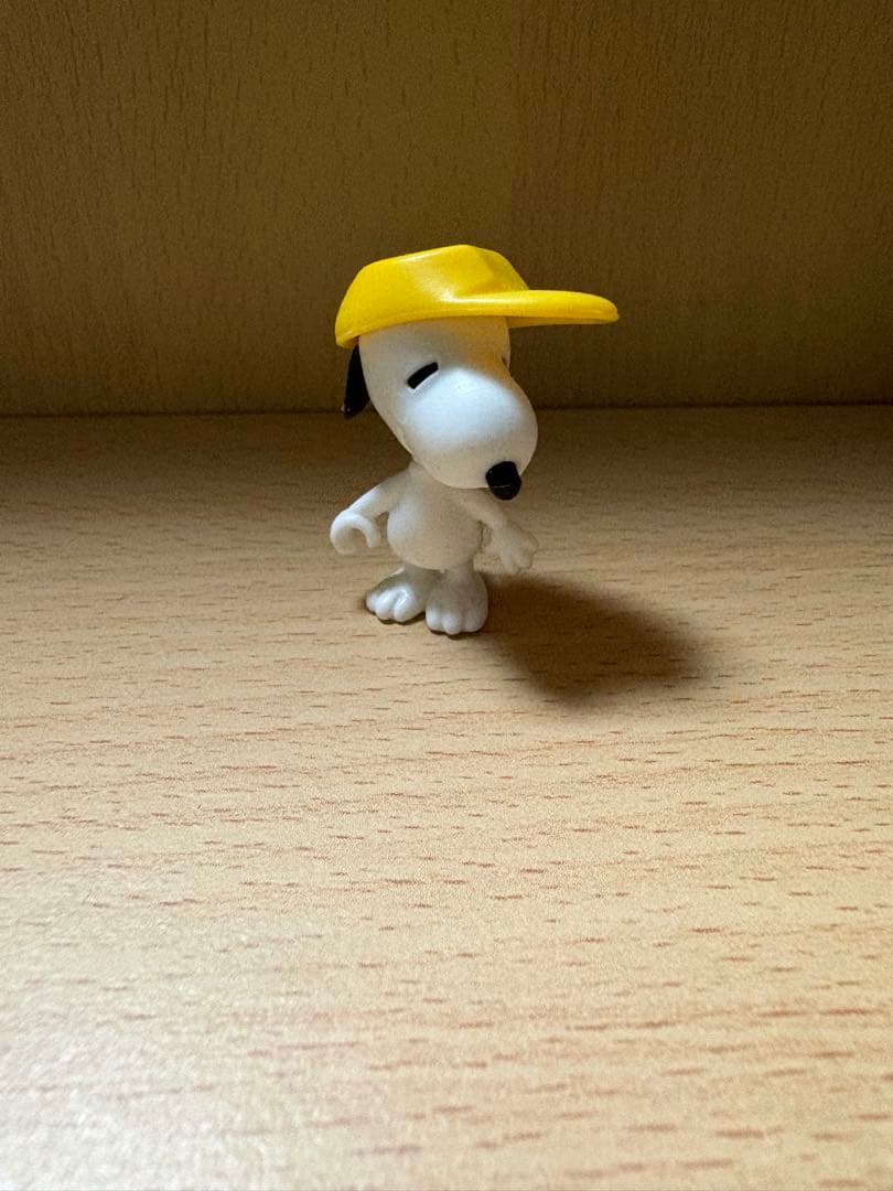Snoopy Yellow Cap Figure