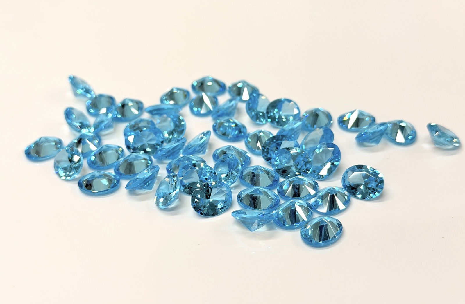 GOS104 6x8mm 5个装淡蓝色椭圆合成立方氧化锆裸石露丝