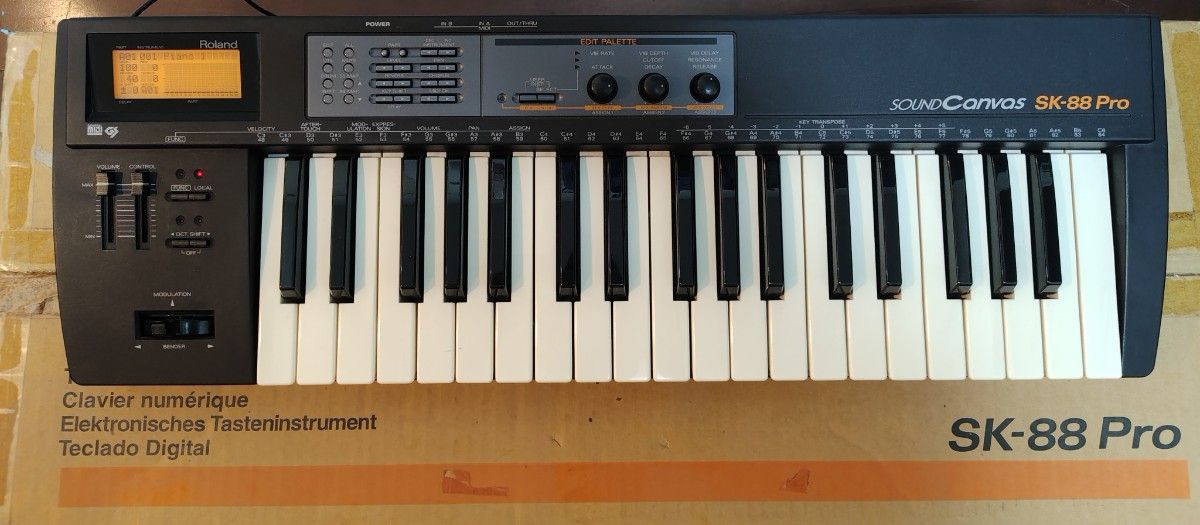 【免费送货】Roland SK-88Pro SOUND Canvas音源内置MIDI键盘/附带元箱、手册、保证书