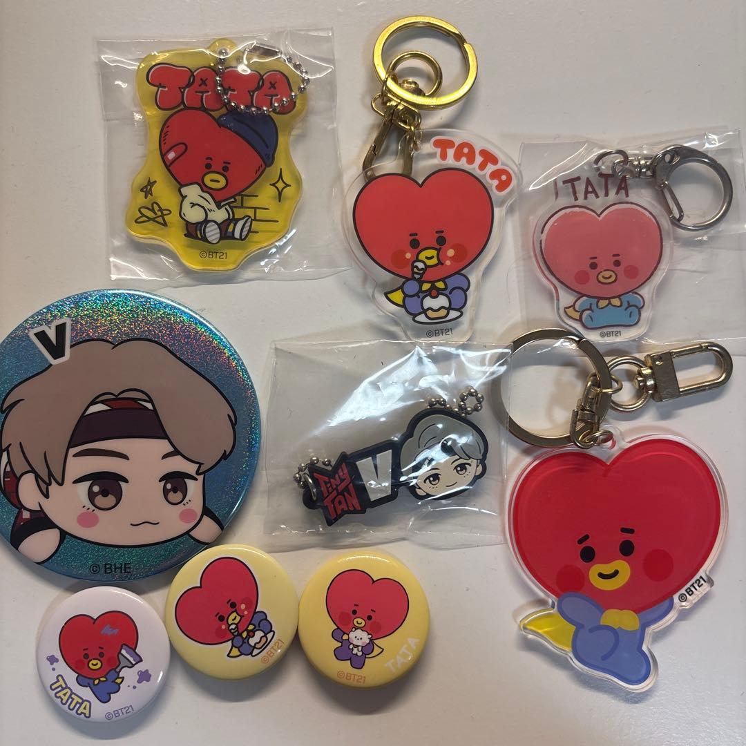 BTS V TATA Key Chain Can Badge Set