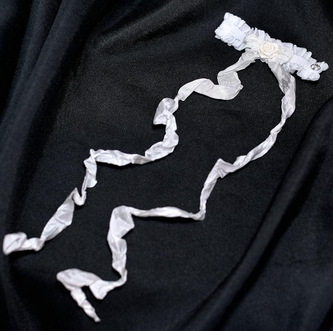 Unused, overseas dealer-made choker in white—SDM, MSD, MDD—dealer-produced.