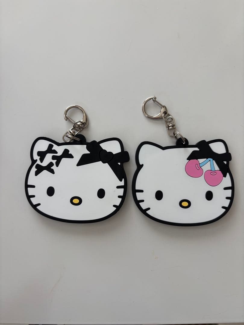 Hello Kitty Rubber Mirror Keychain 2-Piece Set