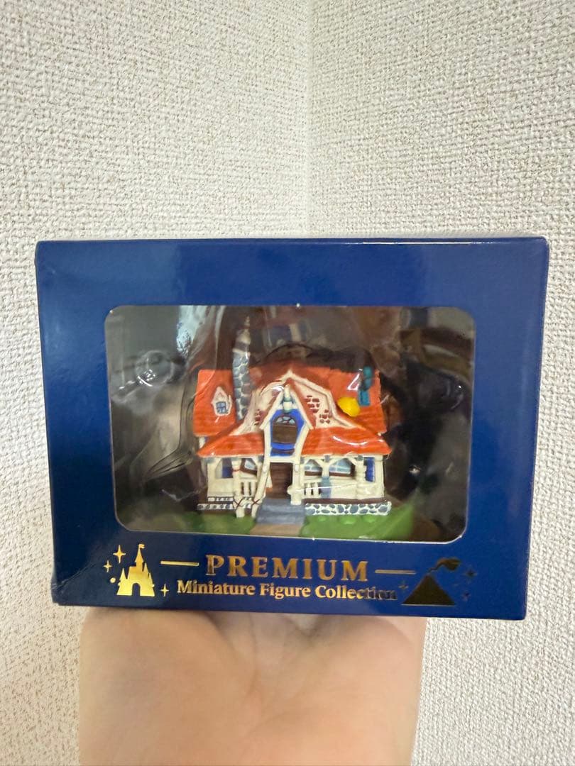 Tokyo Disneyland Goofy's House Miniature Figurine