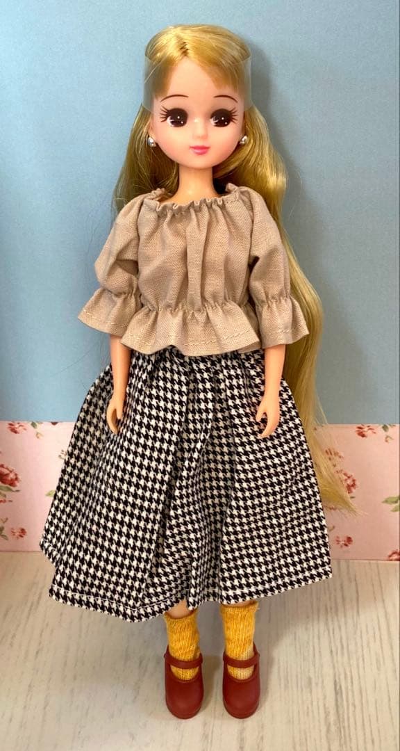 Rika-chan Doll Body Beige Top Houndstooth Skirt Excellent Condition