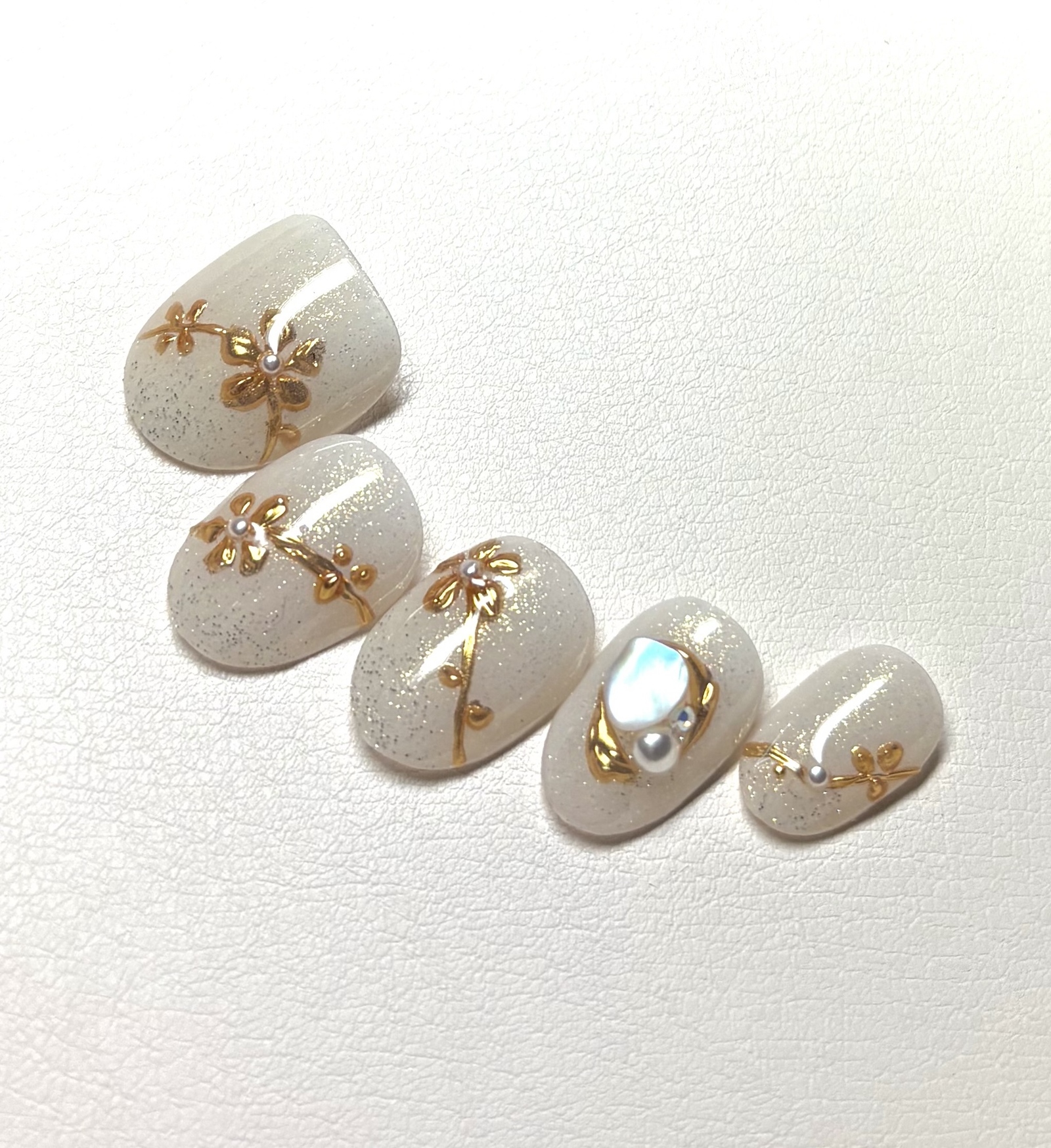 Plump Flower Nail with Gold Mirror / Mirror Nail for Coming-of-Age Ceremony, Invitations, Flower Design, Magnetic Nail, Gold Nail Tips, White Beige, Small Flower Pattern