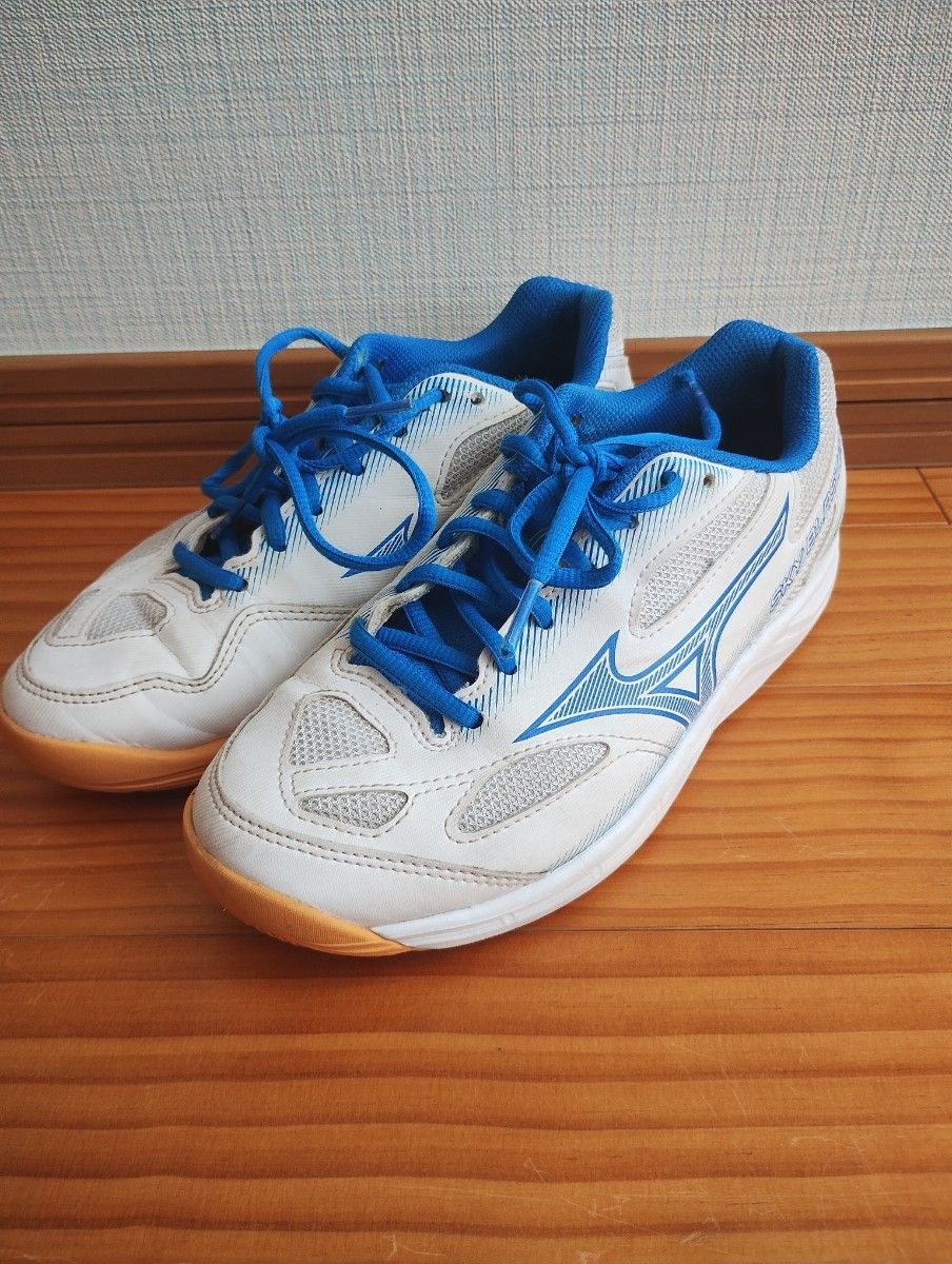 MIZUNO美津浓羽毛球鞋22.5cm白色 × 蓝色天空推进器