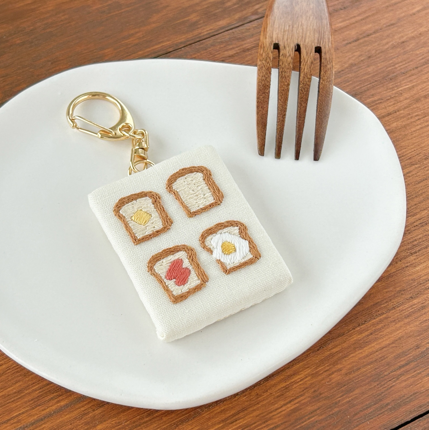 刺绣面板钥匙圈 (面包) | 刺绣饰品 | 包魅力