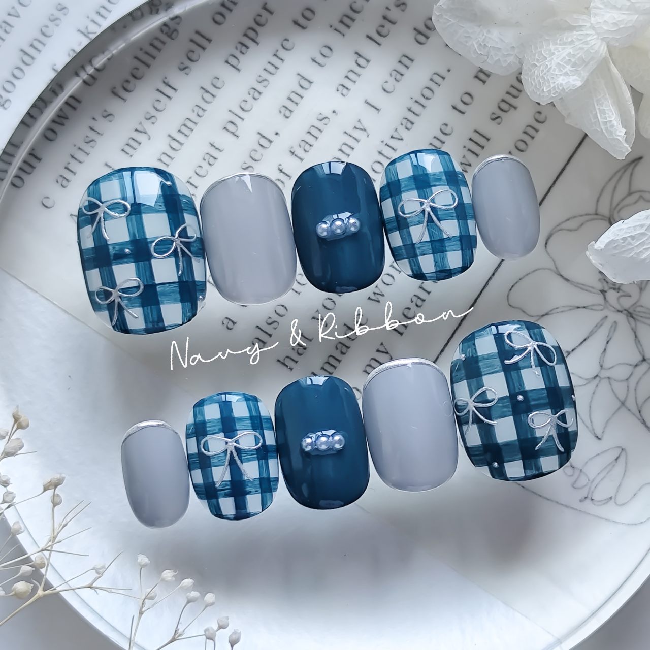 【Size Customization: Navy and Gray Check with Silver Ribbon Nail Tips (Berry Short/Short Oval/Kawaii Adult/Winter))
