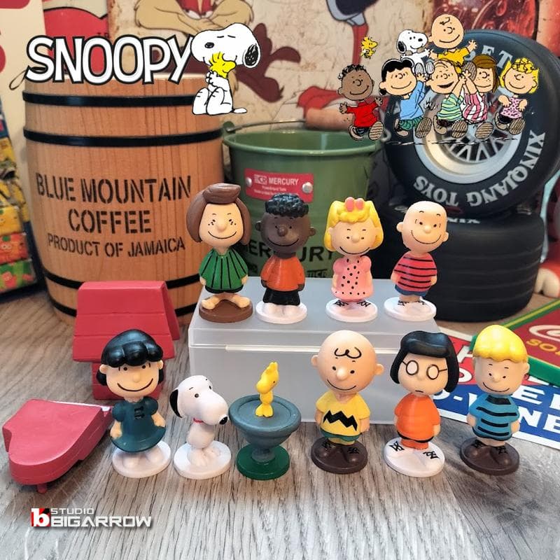 Snoopy PEANUTS Mini Figure 12-Pack SNOOPY