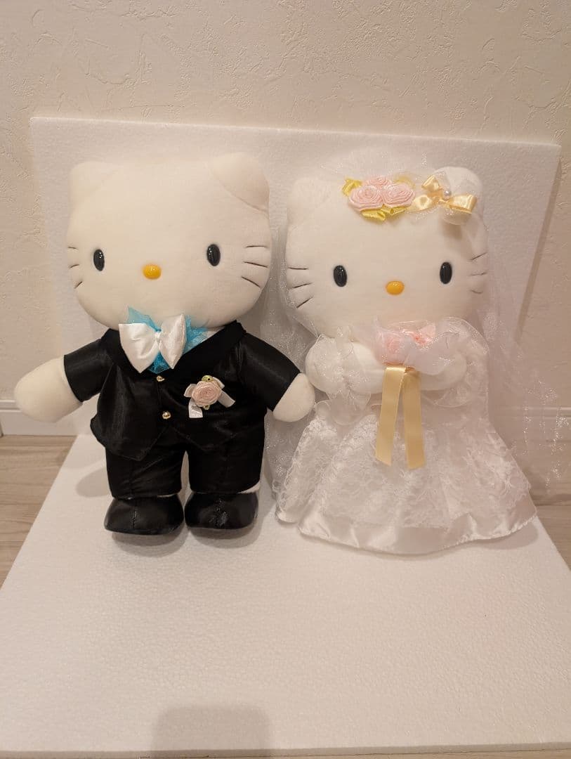 Rare Hello Kitty Wedding Doll Set