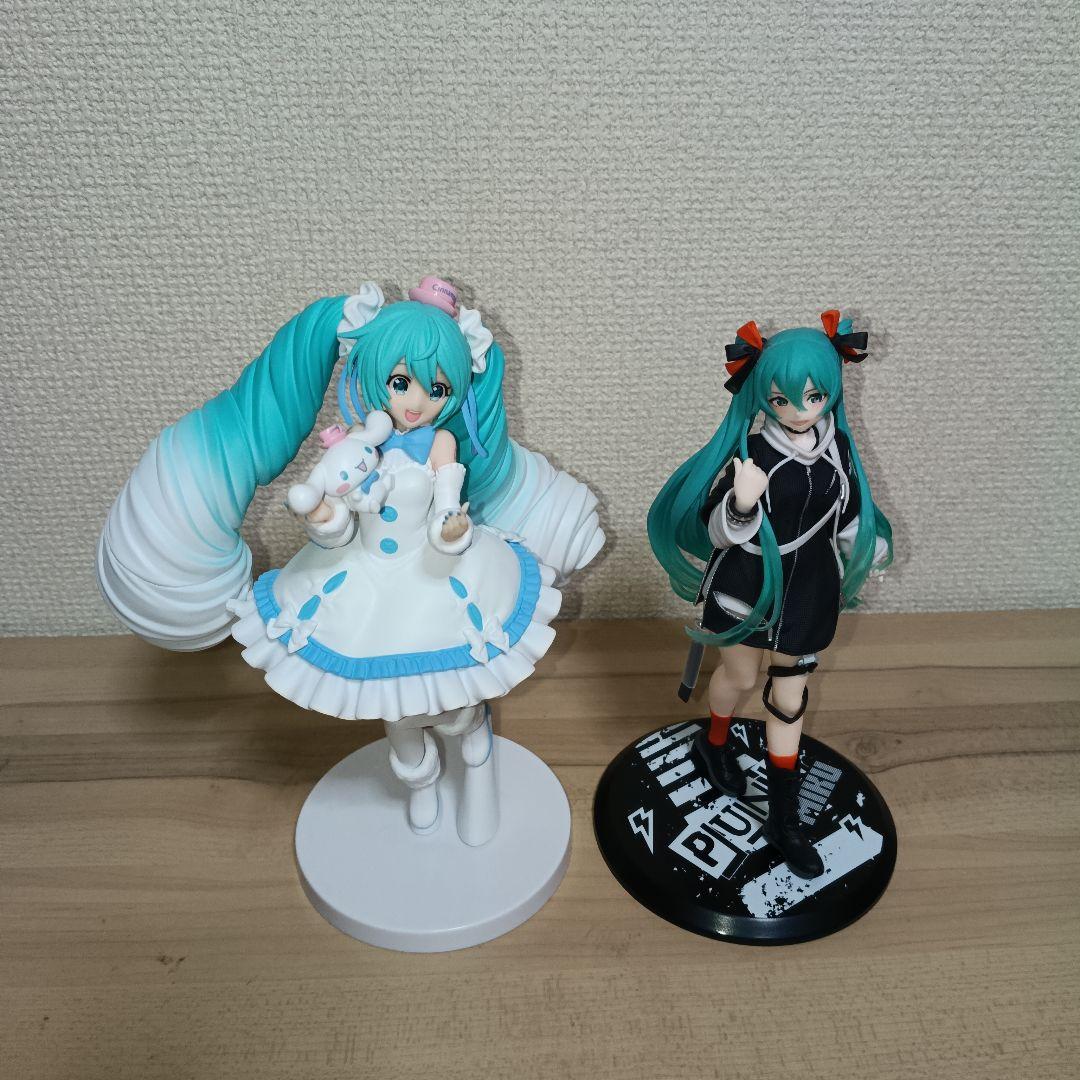 Hatsune Miku Figure Fashion Punk Cinnamoroll White Dress