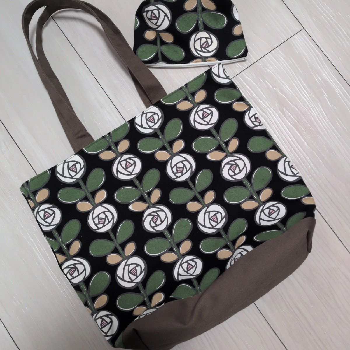 Handmade tote bag, sub-bag, shopping bag, and pouch—free gift. Floral pattern