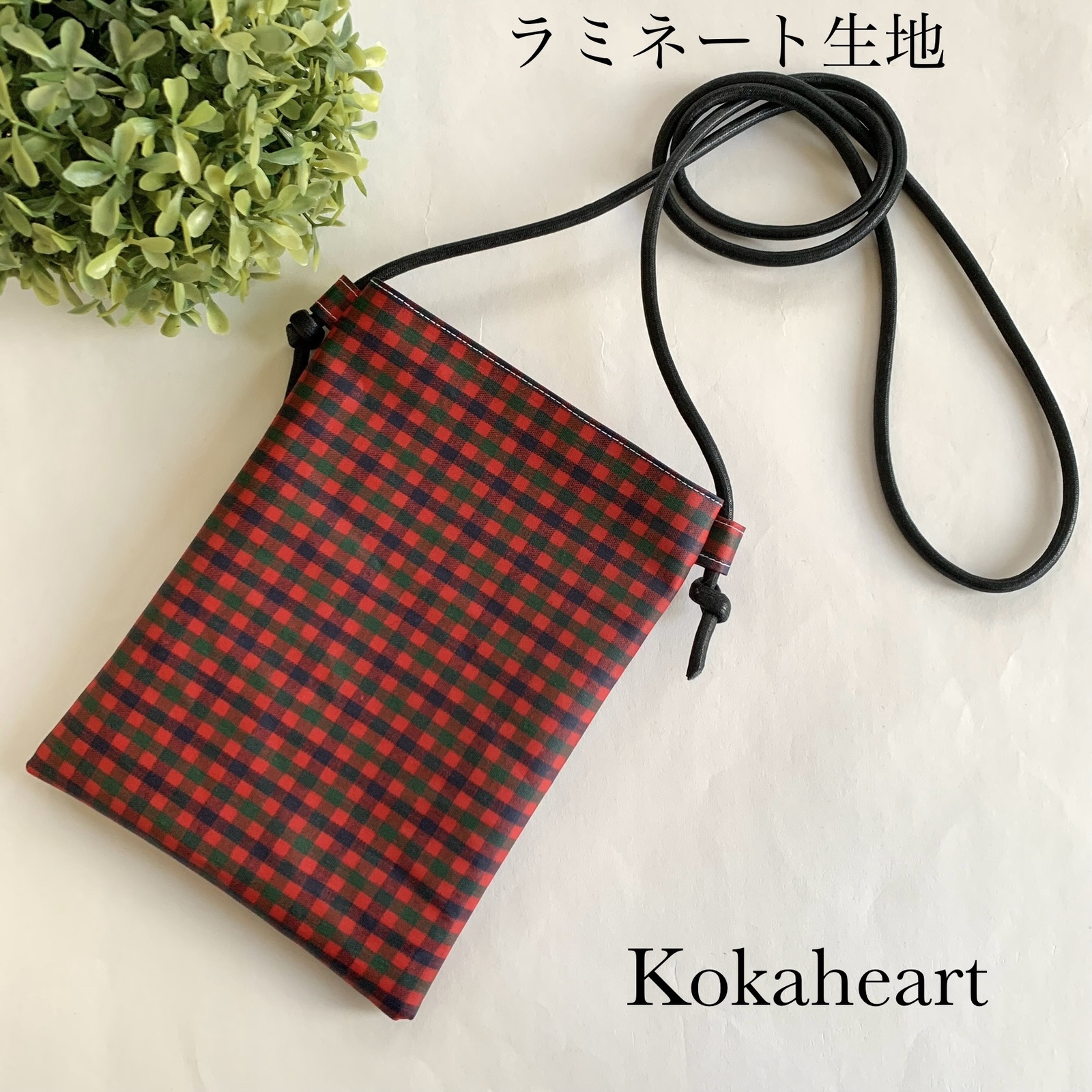 再再・・販☆凄~く軽いスマホポシェット☆ラミネート生地☆スマホポーチ☆ファミリア風チェック
