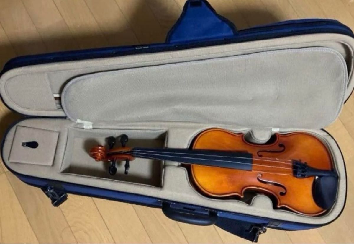 小提琴套装（琴身、琴弓、肩托、松香、消音器、调音器、琴弦、琴盒）