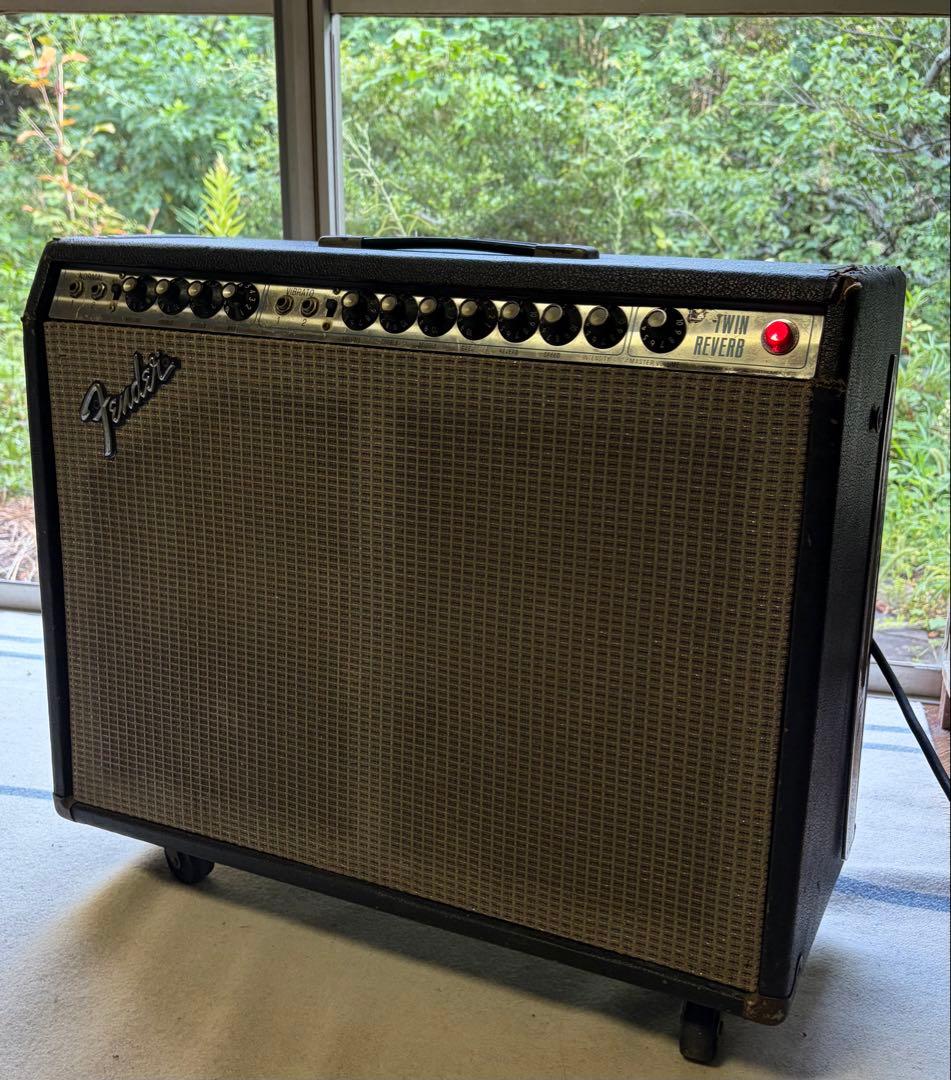 Fender Twin Reverb 银弹簧 / 右侧扬声器存在问题